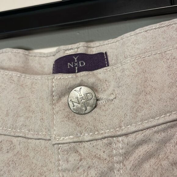 NYDJ- Neutral Cream Subtle Paisley Print Mid-Rise Slim Skinny Leg Jeans- Size 10 - Picture 5 of 9